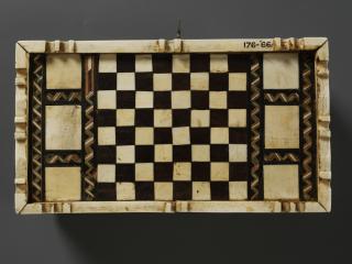 Casket, with ogee arches (coffret) (Bottom)