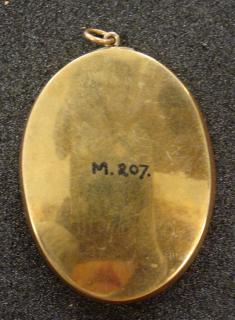 Openwork oval pendant (ajouré) (Back)