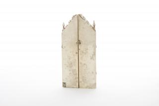 Gabled triptych, 3 registers (colonnettes) (Front, closed)