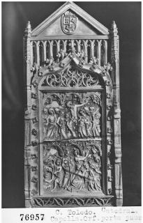 Panel (possibly fragment of a diptych wing or writing tablet), 2 registers, 3 arches across; reused as a pax (baiser de paix; frise d'arcatures; tablette à écrire) (Front)