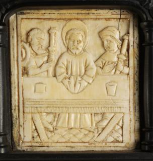 40 panels, 1 register, 1 ogee arch across; inserted in a wooden cabinet (Row 1, panel 5)