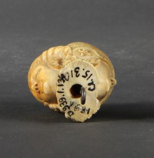 Rosary bead, 2 faces (chapelet) (Bottom)