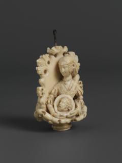 Rosary bead, 2 faces (chapelet) (Side 1)