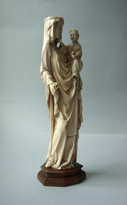Statuette
