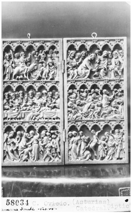 Diptych, 3 registers, 5 arches across (frise d'arcatures) (Front)
