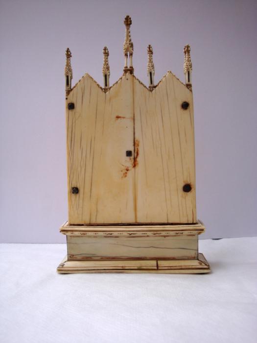 Gabled triptych, 3 registers, trefoil arches (frise d'arcatures; colonnettes) (Back)