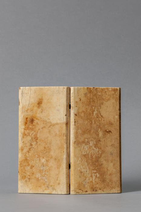 Diptych, 2 registers, 3 arches across (frise d'arcatures) (Back)