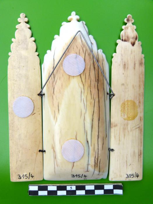 Gabled triptych, 1 register, with arches (Back)