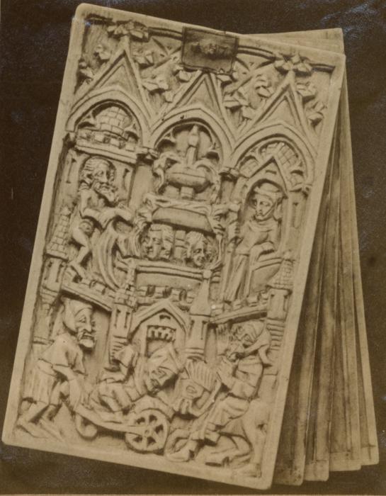 Set of 3 writing tablets and 2 covers, 1 register, 3 arches across (tablettes à écrire; frise d'arcatures; plaquettes) (Set)