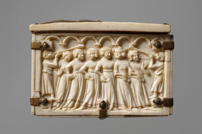 Casket, with quatrefoils and arches (coffret; quatre-feuilles; frise d'arcatures) (End, left)