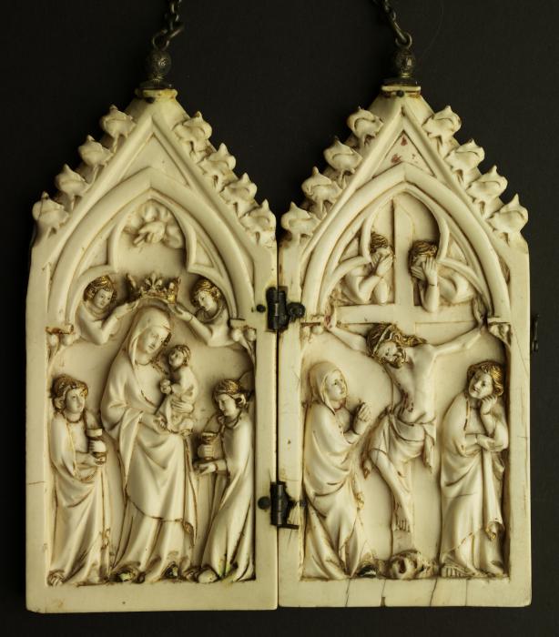 Gabled diptych, 1 register, 1 arch across (Front)