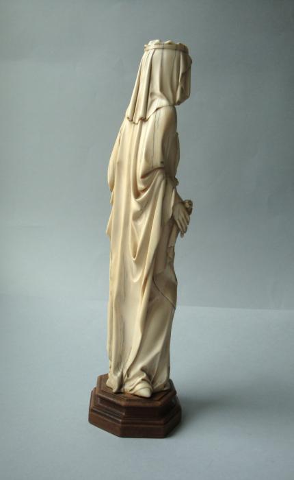 Statuette (Side)