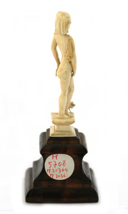 Statuette (Side)