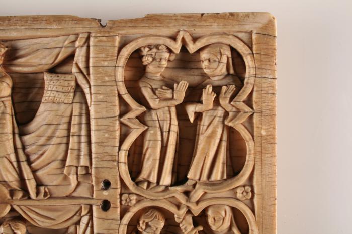 Lid (fragment of a casket), 2 registers, with quatrefoils (quatre-feuilles; coffret) (Front, detail)