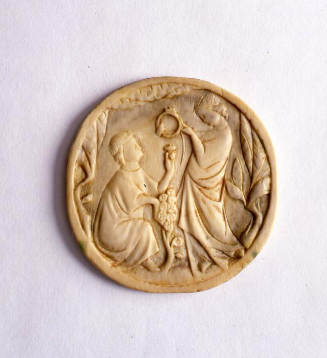 Medallion or mirror case (valve de miroir) (Front)