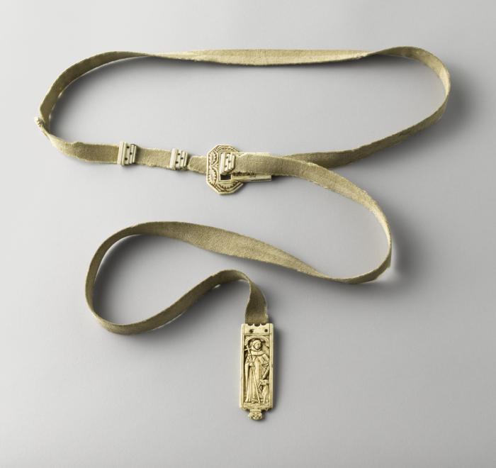 Belt with ivory buckle, pendant and stops (ceinture)