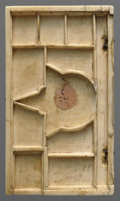 Box for goldsmith scales and weights, 1 register, 3 arches across (boîte à poids et à balance; frise d'arcatures) (Back)