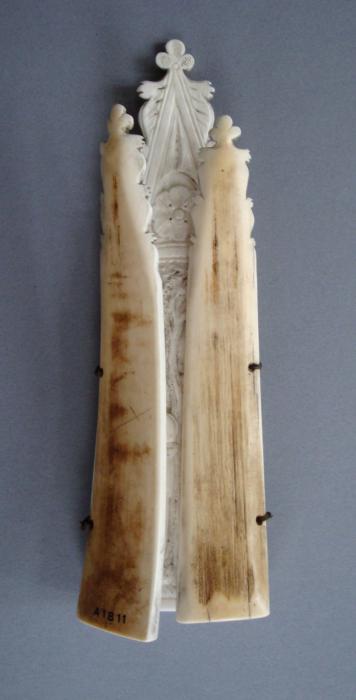 Gabled triptych, 1 register, 1 arch across (Front (closed))
