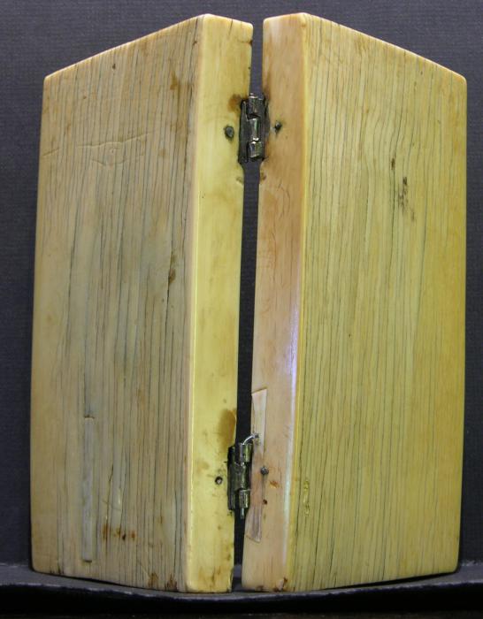 Diptych, 1 register, 1 arch across (plaquettes) (Back)