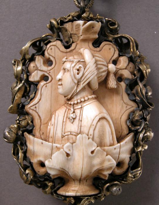 Rosary, 8 beads (chapelet) (Bead 6, side 2)