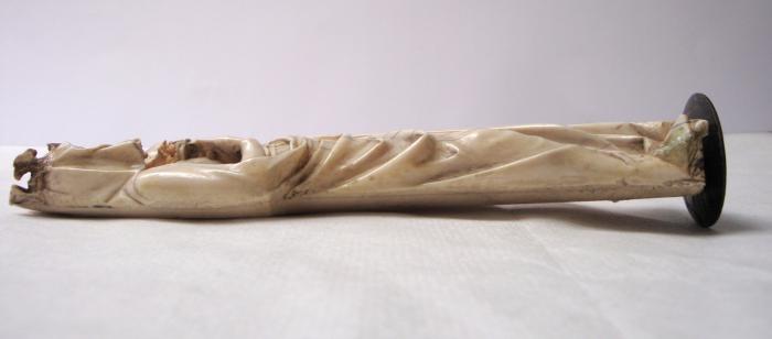 Relief (appliqué) (Side)