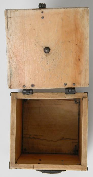 Casket with arches, bands of rosettes (frise d'arcatures; décor de roses) (Interior)