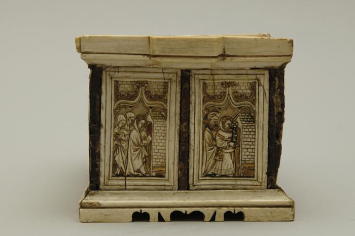 Box, ogee arches, with sliding lid (End, right)