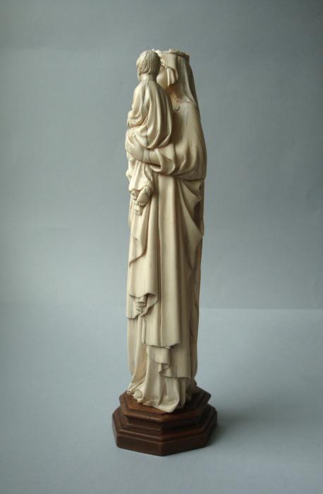 Statuette (Side)