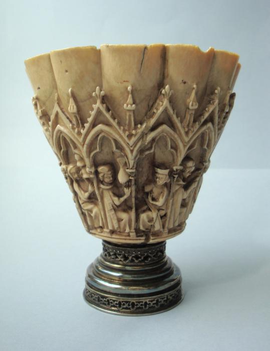 Chalice (calice), 8 arches (frise d'arcatures; colonnettes) (Front)