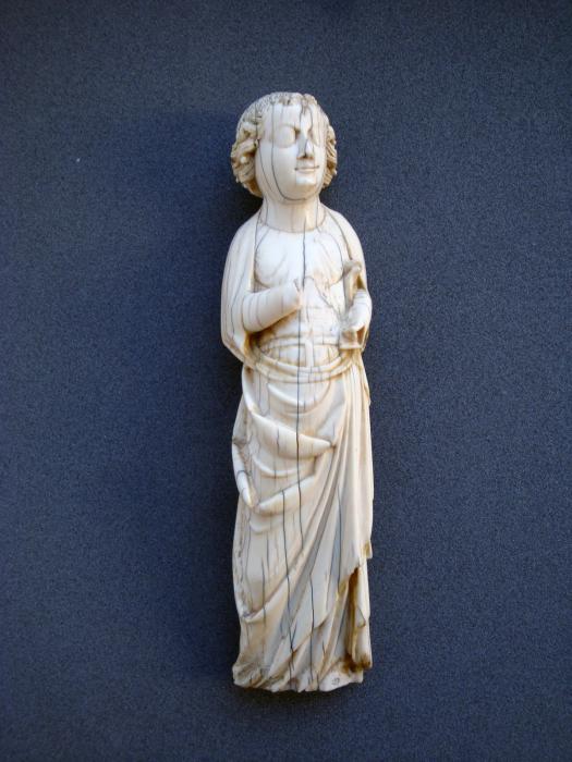 Relief (appliqué) (Front)
