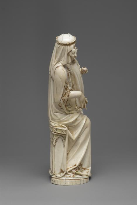 Statuette (Side, right)