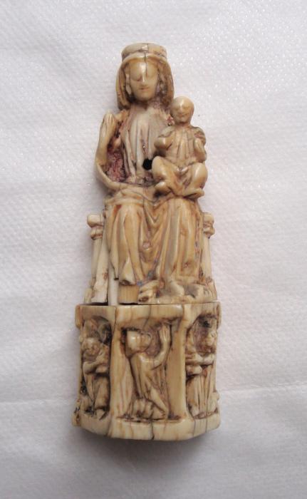 Statuette (Front)