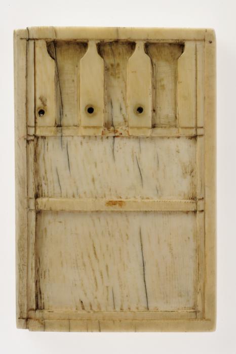 Panel (fragment of a painter's box?), 1 register, 3 arches across (plaquette; frise d'arcatures; boîte) (Back)