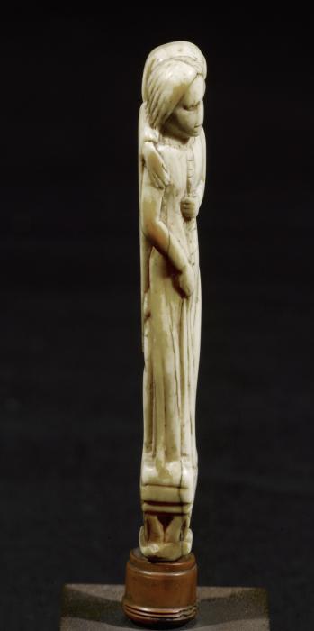 Dagger handle (?) (Side)