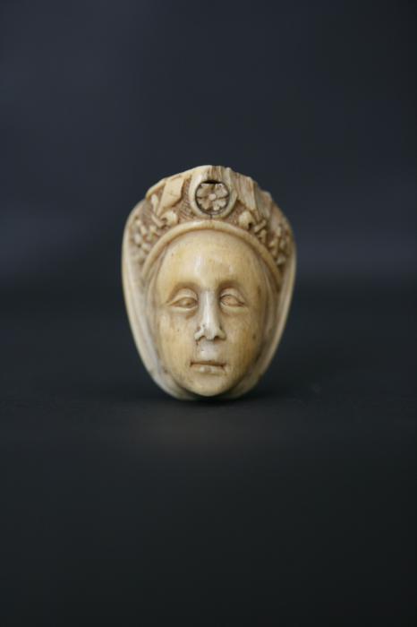 Rosary bead, 2 faces (chapelet) (Side 1)