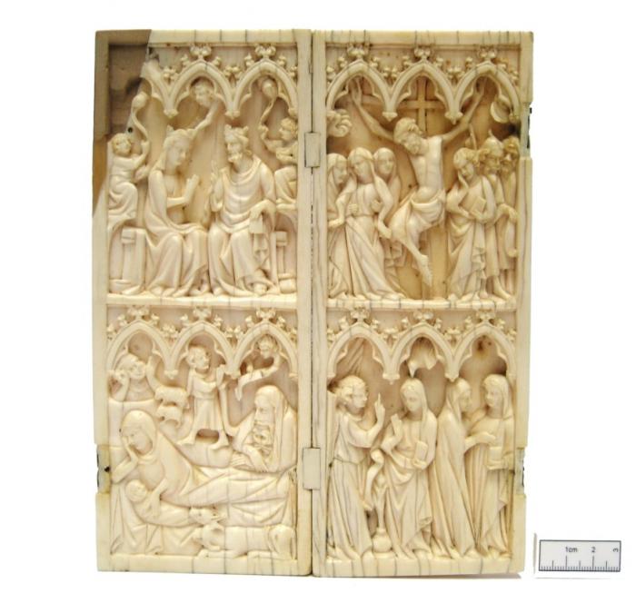 Diptych, 2 registers, 3 arches across (frise d'arcatures) (Front)
