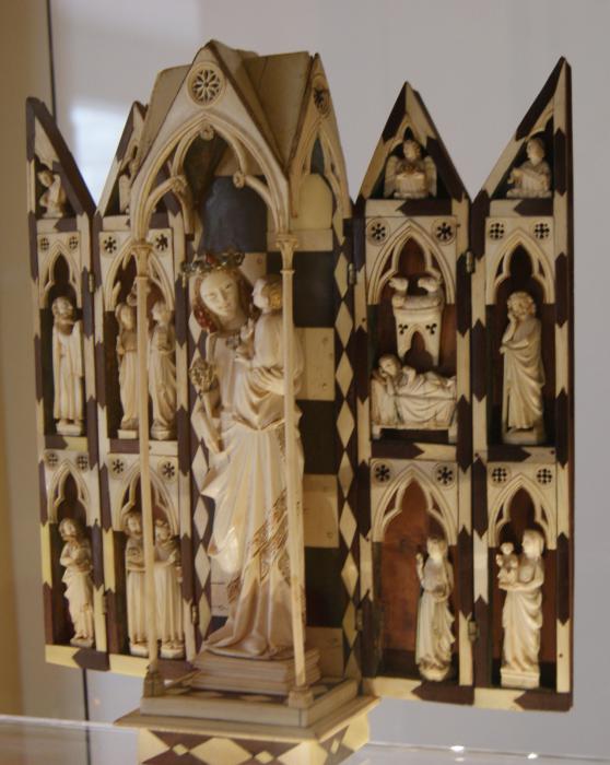 Gabled polyptych, with arches (tabernacle; frise d'arcatures; colonnettes; roses) (Side)