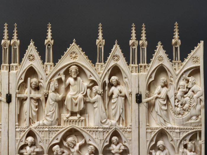Triptych with gables, 3 registers, with arches across (frise d'arcatures; colonnettes) (Front, detail)