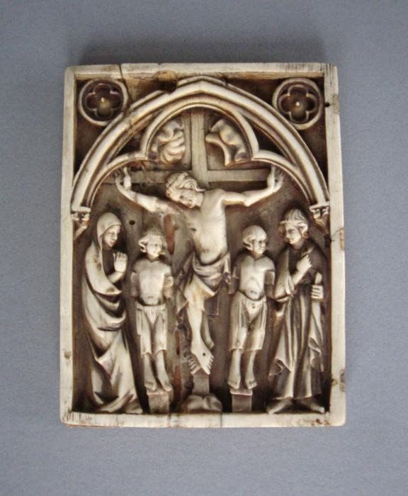 Wing, left (fragment of a diptych), 1 register, 1 arch across (plaquette) (Front)
