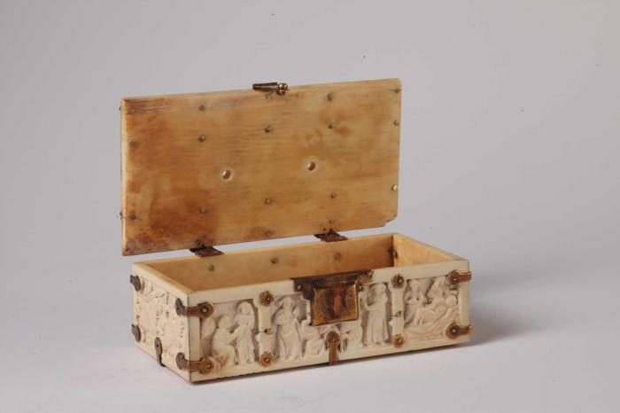 Casket (coffret) (Front, open)