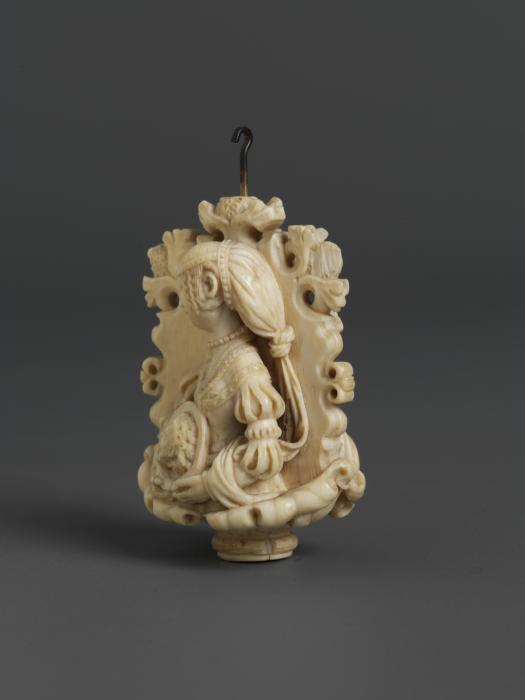 Rosary bead, 2 faces (chapelet) (Side 1)