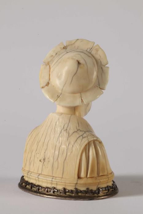 Bust (Back)