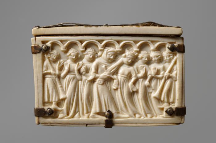 Casket, with quatrefoils and arches (coffret; quatre-feuilles; frise d'arcatures) (End, right)