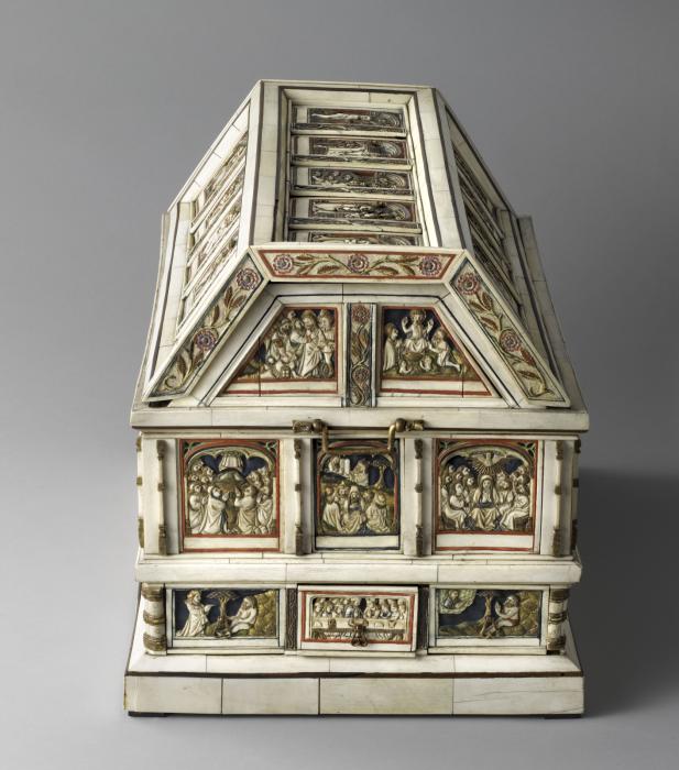 Box with pitched lid
