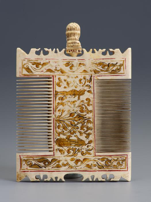 Painted comb and hair parter (peigne double; gravoir) (Side 2)