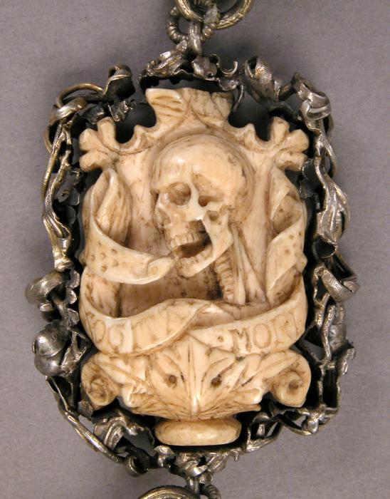 Rosary, 8 beads (chapelet) (Bead 2, side 1)