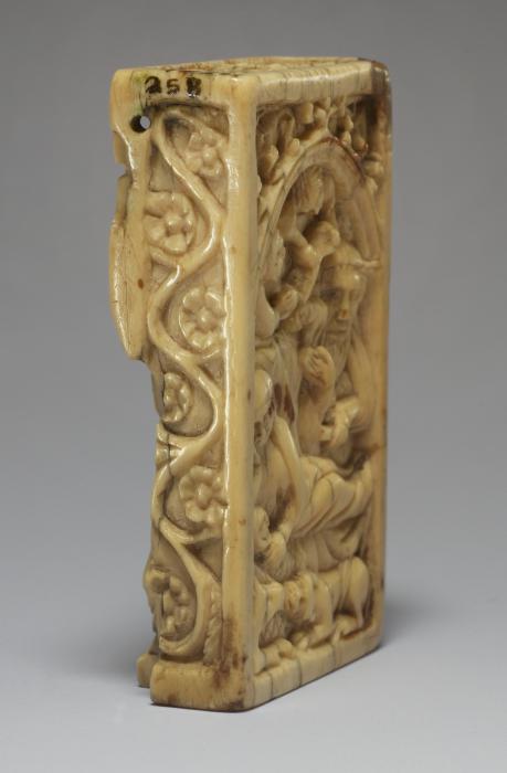 Double-sided panel (fragment of a triptych; centre panel), 1 register, 1 arch across (plaquette) (Side)