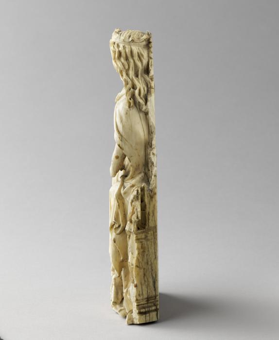Relief (appliqué) (Side)