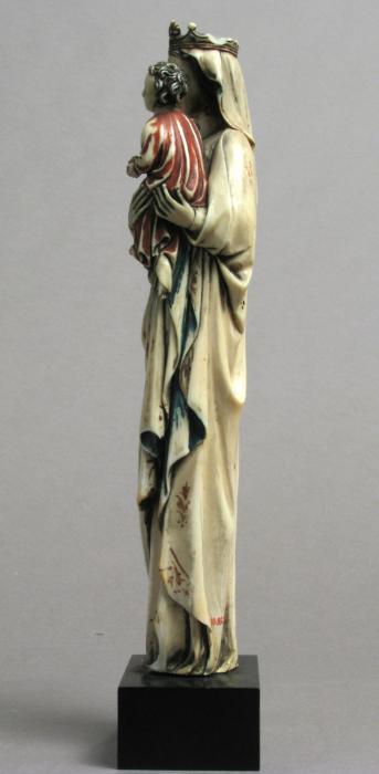 Statuette (Side)