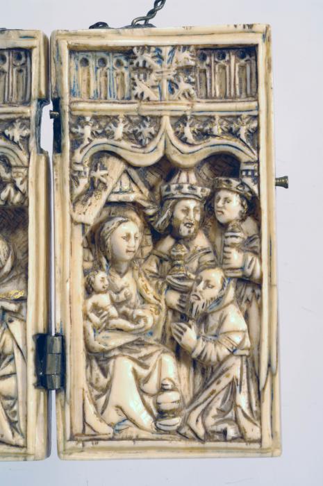 Diptych, 1 register, 1 ogee arch across (plaquettes) (Wing, right)